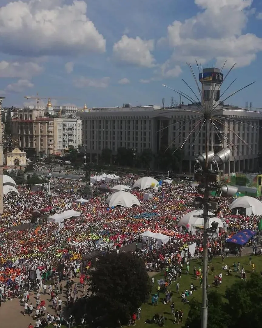 Independence Square - Khreschatyk. View On Independence Sq. Fountains Kyiv Apartment