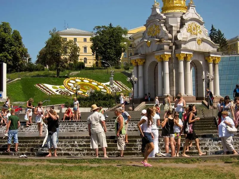 Independence Square - Khreschatyk. View On Independence Sq. Fountains Kyiv Apartment