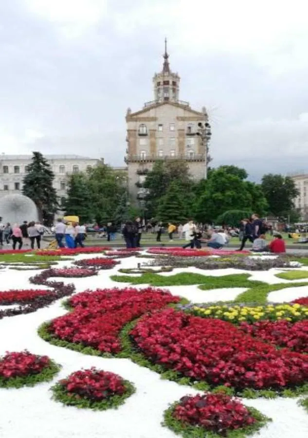 Independence Square - Khreschatyk. View On Independence Sq. Fountains Kyiv Apartment