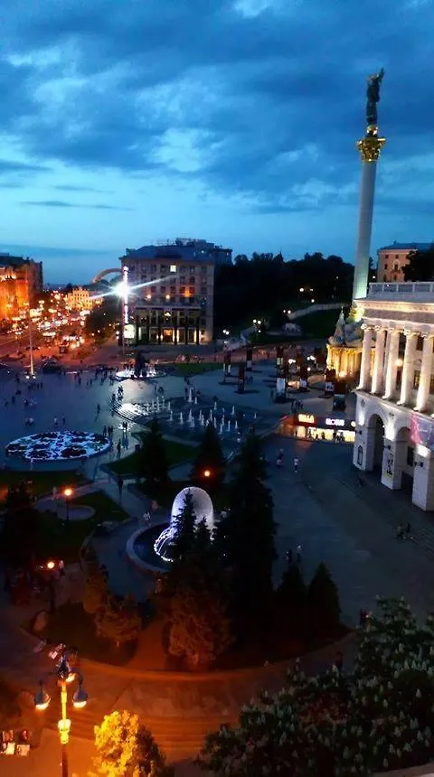 Independence Square - Khreschatyk. View On Independence Sq. Fountains Kiev 0*,