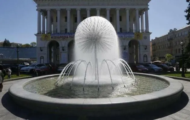 Independence Square - Khreschatyk. View On Independence Sq. Fountains Kiev 0*,